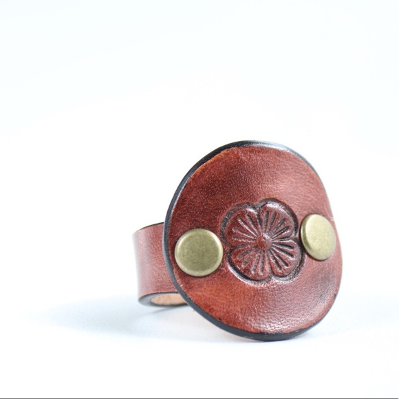 Genuine Leather Ring Brown Antiqued Brass Floral - Picture 4 of 7